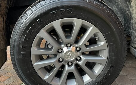 Toyota Land Cruiser Prado 150 рестайлинг 2, 2018 год, 4 590 000 рублей, 28 фотография