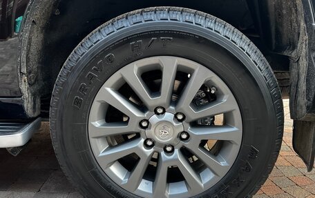 Toyota Land Cruiser Prado 150 рестайлинг 2, 2018 год, 4 590 000 рублей, 31 фотография