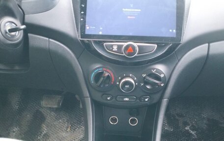 Hyundai Solaris II рестайлинг, 2015 год, 761 000 рублей, 13 фотография