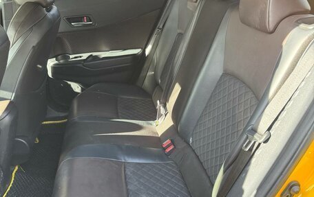 Toyota C-HR I рестайлинг, 2018 год, 1 909 000 рублей, 19 фотография