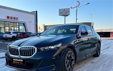 BMW 5 серия, 2025 год, 6 980 000 рублей, 15 фотография