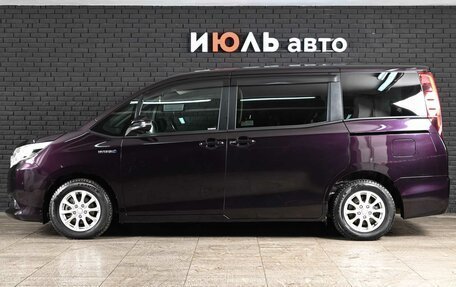 Toyota Noah III, 2017 год, 2 220 000 рублей, 7 фотография