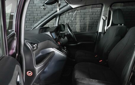 Toyota Noah III, 2017 год, 2 220 000 рублей, 8 фотография