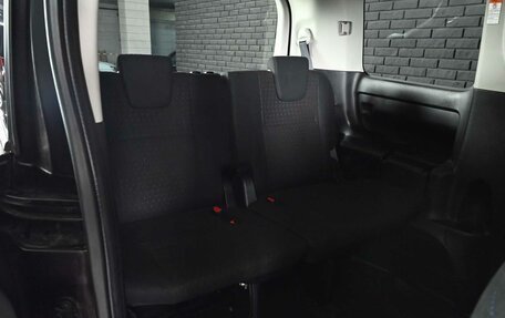 Toyota Noah III, 2017 год, 2 220 000 рублей, 12 фотография