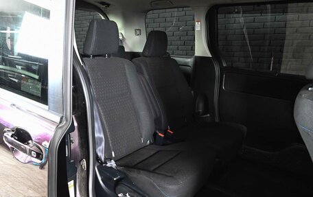 Toyota Noah III, 2017 год, 2 220 000 рублей, 11 фотография