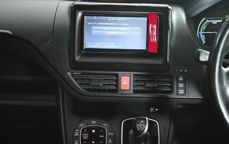 Toyota Noah III, 2017 год, 2 220 000 рублей, 15 фотография