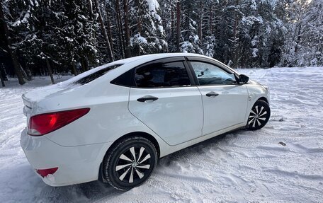 Hyundai Solaris II рестайлинг, 2015 год, 1 000 000 рублей, 1 фотография