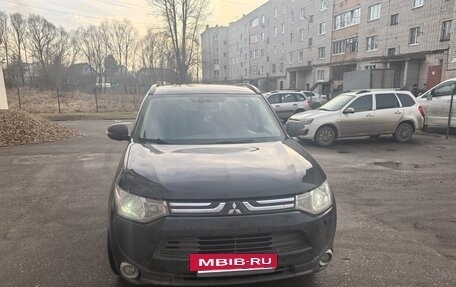 Mitsubishi Outlander III рестайлинг 3, 2012 год, 1 300 000 рублей, 11 фотография
