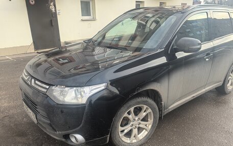Mitsubishi Outlander III рестайлинг 3, 2012 год, 1 300 000 рублей, 13 фотография