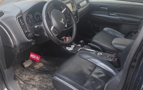 Mitsubishi Outlander III рестайлинг 3, 2012 год, 1 300 000 рублей, 15 фотография