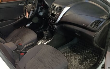 Hyundai Solaris II рестайлинг, 2014 год, 900 000 рублей, 3 фотография