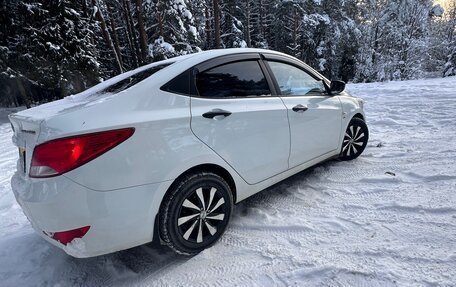 Hyundai Solaris II рестайлинг, 2015 год, 1 000 000 рублей, 5 фотография