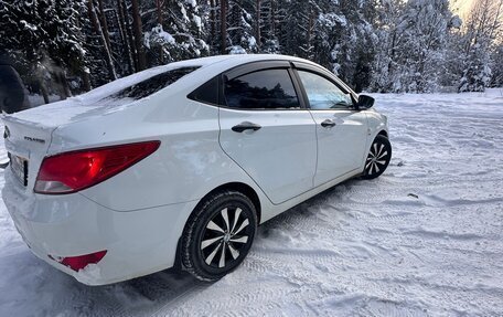 Hyundai Solaris II рестайлинг, 2015 год, 1 000 000 рублей, 6 фотография