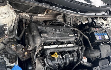 Hyundai Solaris II рестайлинг, 2015 год, 1 000 000 рублей, 18 фотография