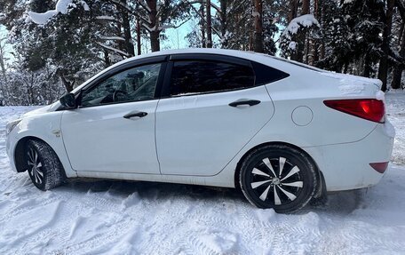 Hyundai Solaris II рестайлинг, 2015 год, 1 000 000 рублей, 14 фотография