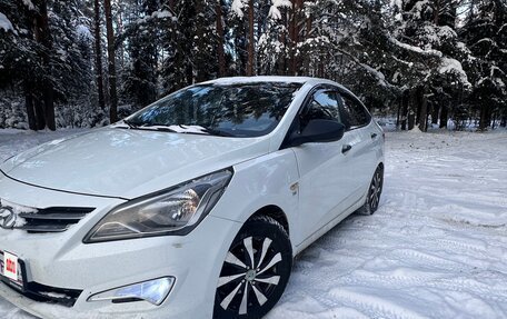 Hyundai Solaris II рестайлинг, 2015 год, 1 000 000 рублей, 13 фотография
