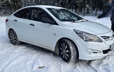 Hyundai Solaris II рестайлинг, 2015 год, 1 000 000 рублей, 16 фотография