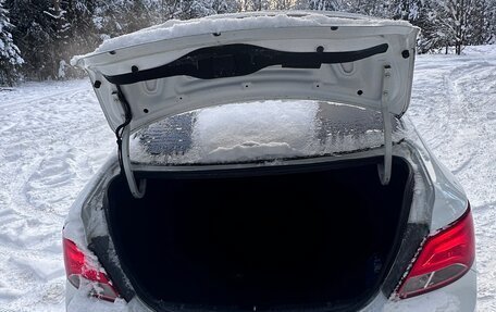 Hyundai Solaris II рестайлинг, 2015 год, 1 000 000 рублей, 20 фотография