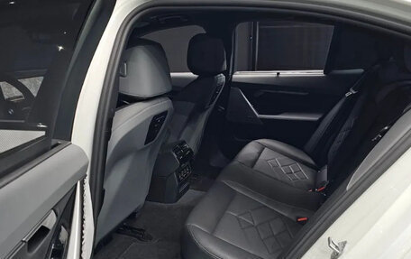 BMW 5 серия, 2025 год, 8 250 000 рублей, 15 фотография