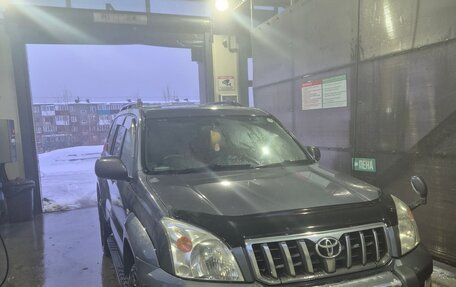 Toyota Land Cruiser Prado 120 рестайлинг, 2003 год, 2 300 000 рублей, 2 фотография