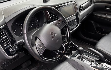 Mitsubishi Outlander III рестайлинг 3, 2017 год, 2 200 000 рублей, 4 фотография