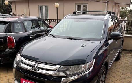 Mitsubishi Outlander III рестайлинг 3, 2017 год, 2 200 000 рублей, 5 фотография