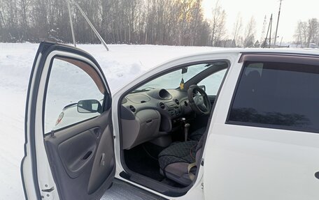 Toyota Platz, 2001 год, 325 000 рублей, 4 фотография