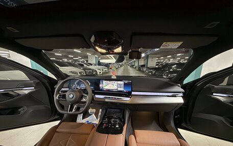 BMW 5 серия, 2025 год, 8 990 000 рублей, 13 фотография