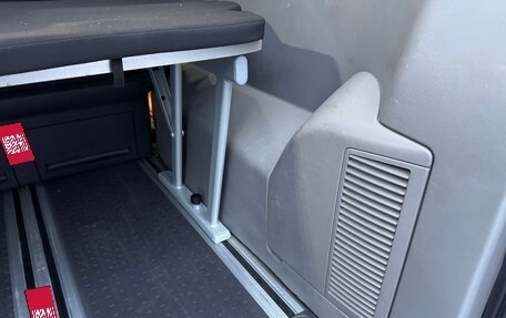 Volkswagen Transporter T5 рестайлинг, 2013 год, 3 190 000 рублей, 13 фотография