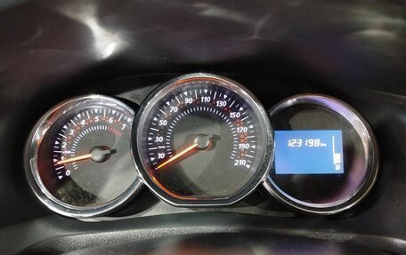 Renault Sandero II рестайлинг, 2015 год, 895 000 рублей, 13 фотография