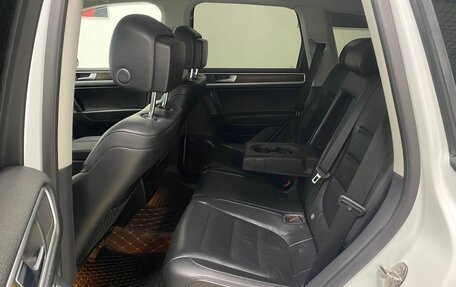 Volkswagen Touareg III, 2013 год, 1 996 000 рублей, 21 фотография