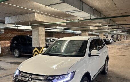 Mitsubishi Outlander III рестайлинг 3, 2015 год, 1 650 000 рублей, 1 фотография