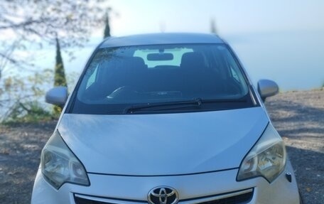 Toyota Ractis II, 2011 год, 890 000 рублей, 1 фотография