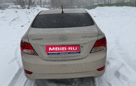 Hyundai Solaris II рестайлинг, 2011 год, 650 000 рублей, 3 фотография
