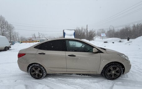 Hyundai Solaris II рестайлинг, 2011 год, 650 000 рублей, 4 фотография