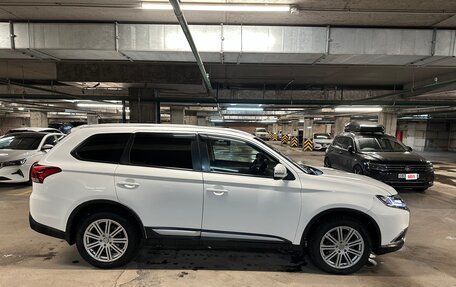 Mitsubishi Outlander III рестайлинг 3, 2015 год, 1 650 000 рублей, 3 фотография