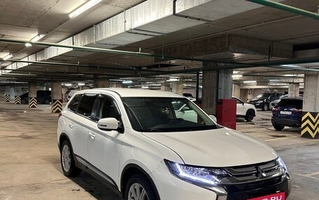 Mitsubishi Outlander III рестайлинг 3, 2015 год, 1 650 000 рублей, 2 фотография