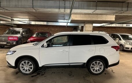Mitsubishi Outlander III рестайлинг 3, 2015 год, 1 650 000 рублей, 4 фотография