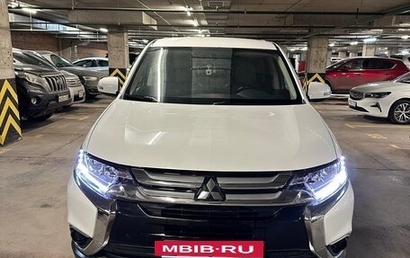 Mitsubishi Outlander III рестайлинг 3, 2015 год, 1 650 000 рублей, 5 фотография