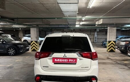 Mitsubishi Outlander III рестайлинг 3, 2015 год, 1 650 000 рублей, 6 фотография