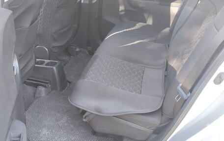 Toyota Ractis II, 2011 год, 890 000 рублей, 7 фотография