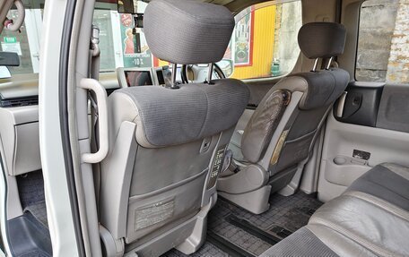 Nissan Elgrand III, 2002 год, 1 200 000 рублей, 14 фотография