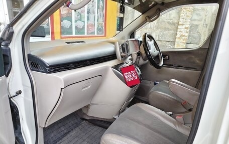 Nissan Elgrand III, 2002 год, 1 200 000 рублей, 5 фотография