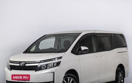 Toyota Voxy III, 2014 год, 2 049 000 рублей, 2 фотография