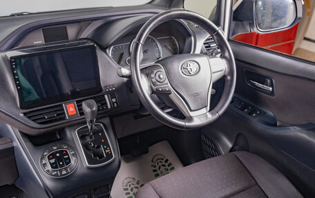Toyota Voxy III, 2014 год, 2 049 000 рублей, 10 фотография