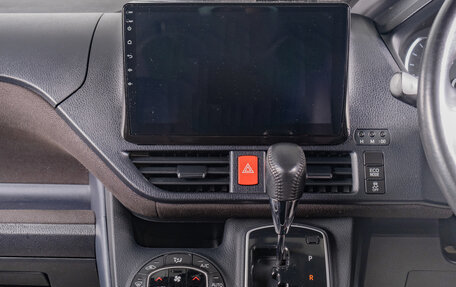 Toyota Voxy III, 2014 год, 2 049 000 рублей, 14 фотография