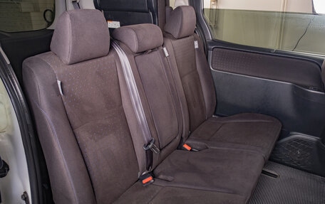 Toyota Voxy III, 2014 год, 2 049 000 рублей, 15 фотография