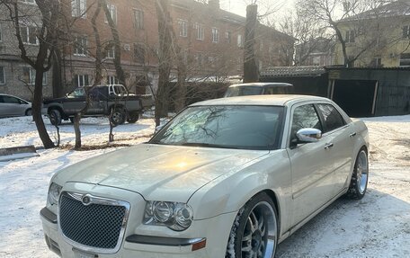 Chrysler 300C II, 2004 год, 600 000 рублей, 1 фотография
