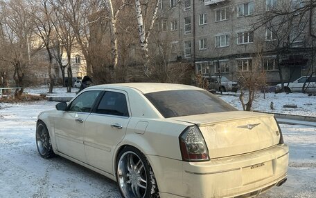 Chrysler 300C II, 2004 год, 600 000 рублей, 3 фотография