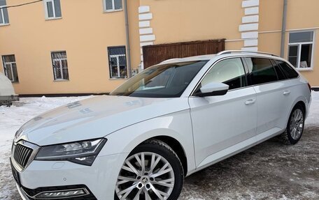 Skoda Superb III рестайлинг, 2022 год, 2 632 000 рублей, 1 фотография